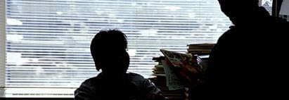 打ち合わせする二人